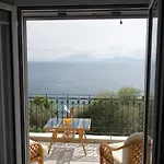 Front House With View 別荘 *