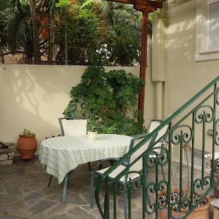 Front House With View بيت للعطل *