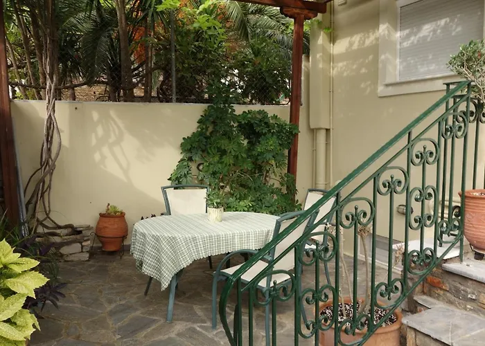 Front House With View Дом отдыха *